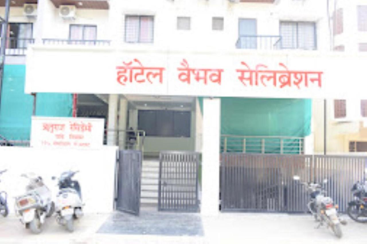 Hotel Vaibhav,Akola Dış mekan fotoğraf